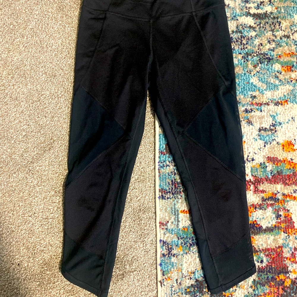 3/4 workout leggings with mesh detail Sz. Small